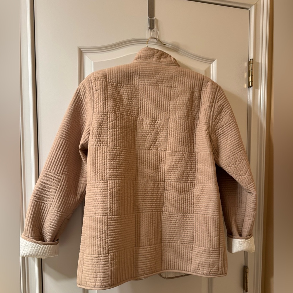 NWOT Tan Quilted Women’s Jacket Size PS
Water Resistant - Picture 3 of 12